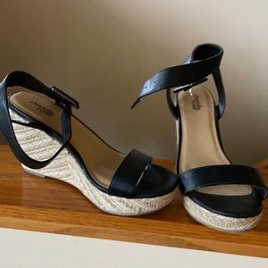 Size 8 ladies Charlotte Russe 4” wedge “New”